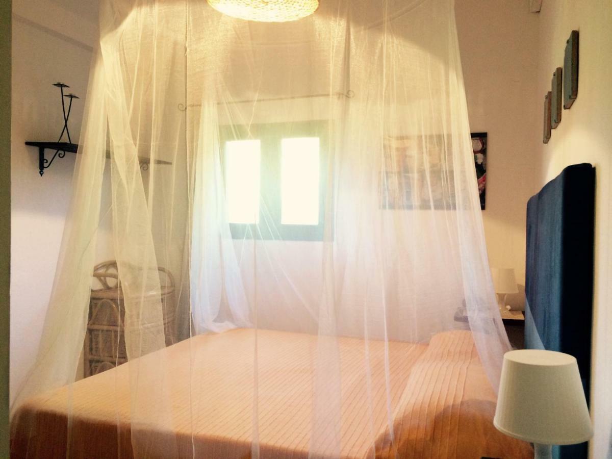 Casa Del Mirto Bianco Villa Chia Eksteriør billede