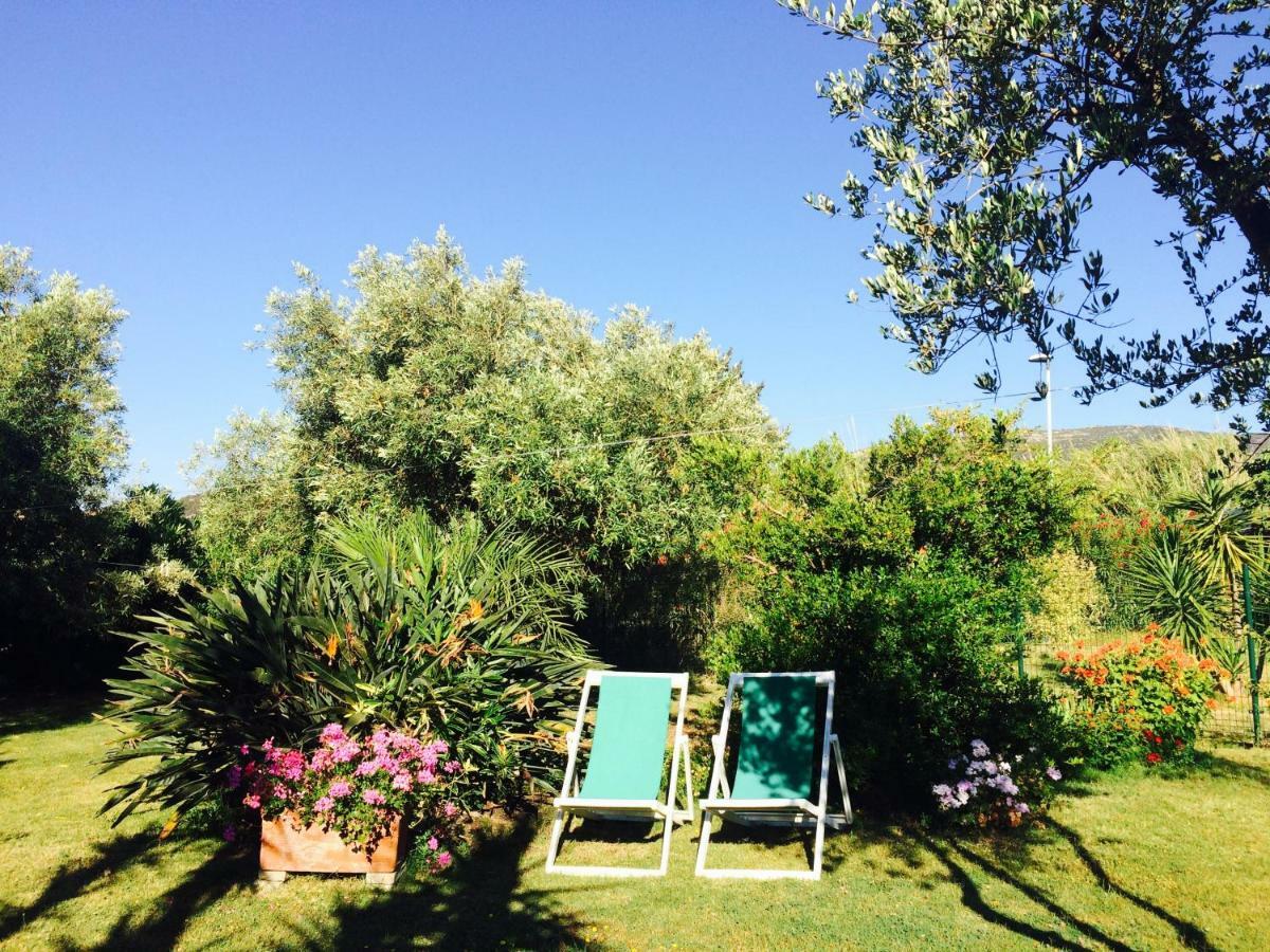 Casa Del Mirto Bianco Villa Chia Eksteriør billede