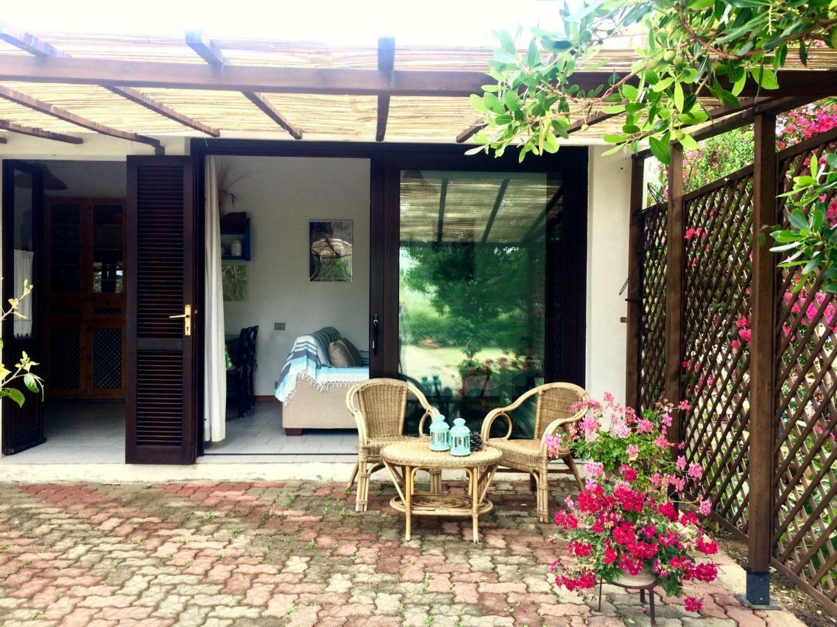 Casa Del Mirto Bianco Villa Chia Eksteriør billede