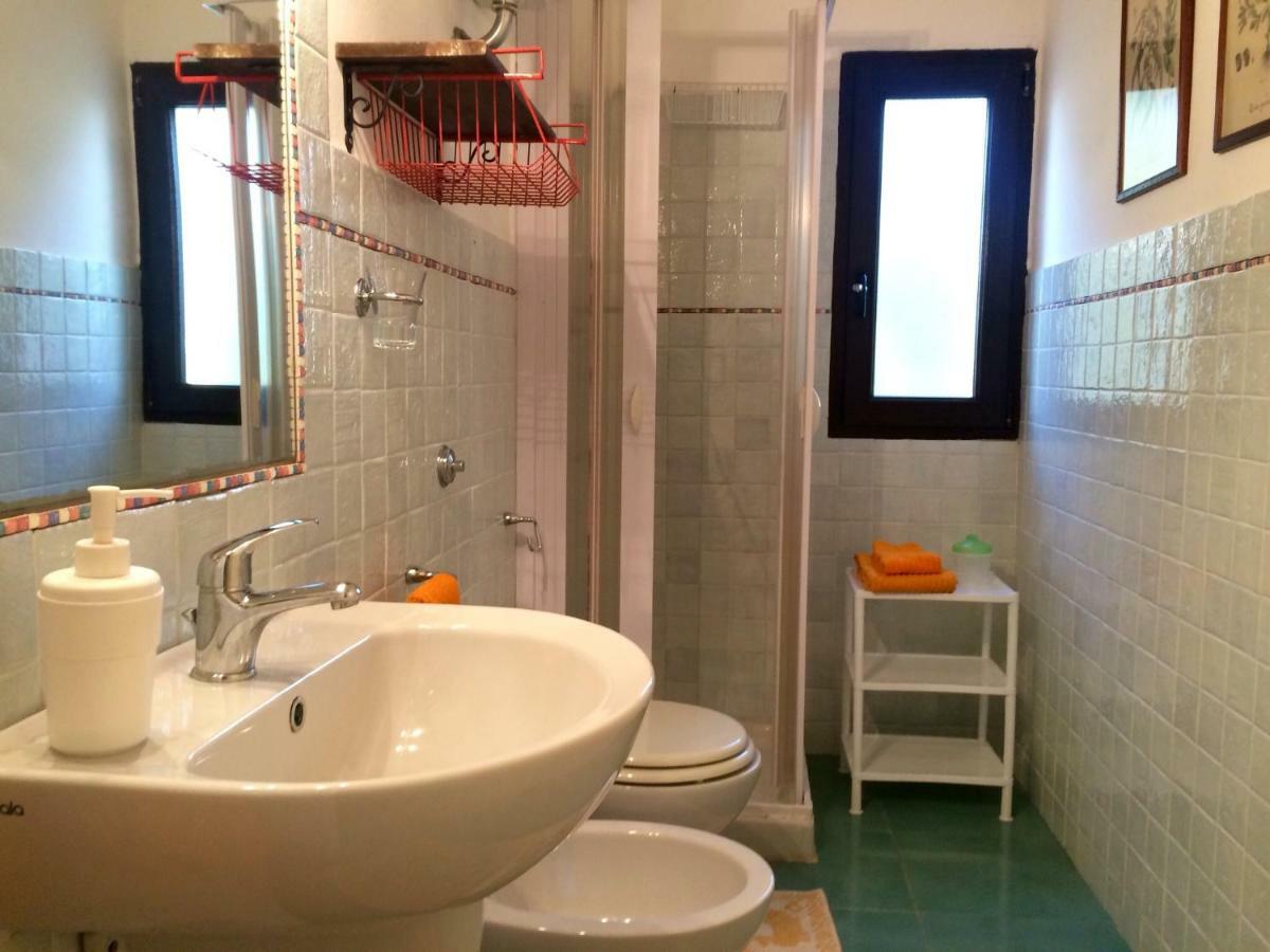 Casa Del Mirto Bianco Villa Chia Eksteriør billede
