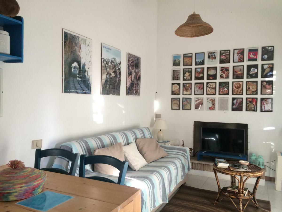 Casa Del Mirto Bianco Villa Chia Eksteriør billede