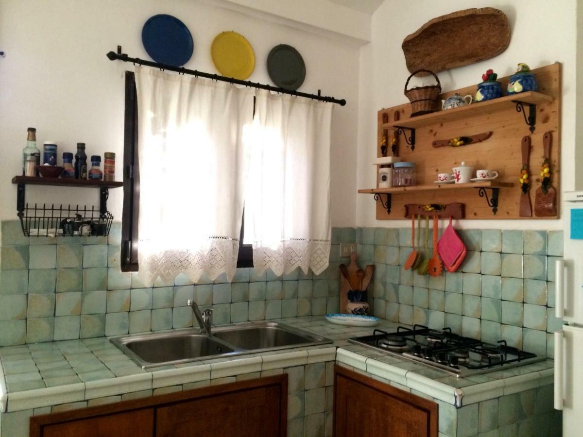 Casa Del Mirto Bianco Villa Chia Eksteriør billede