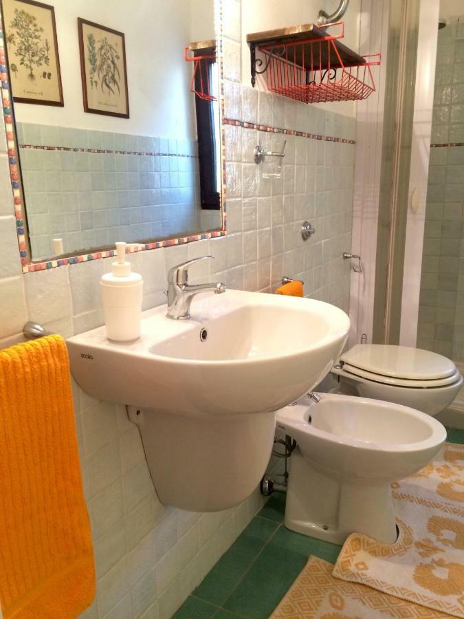 Casa Del Mirto Bianco Villa Chia Eksteriør billede