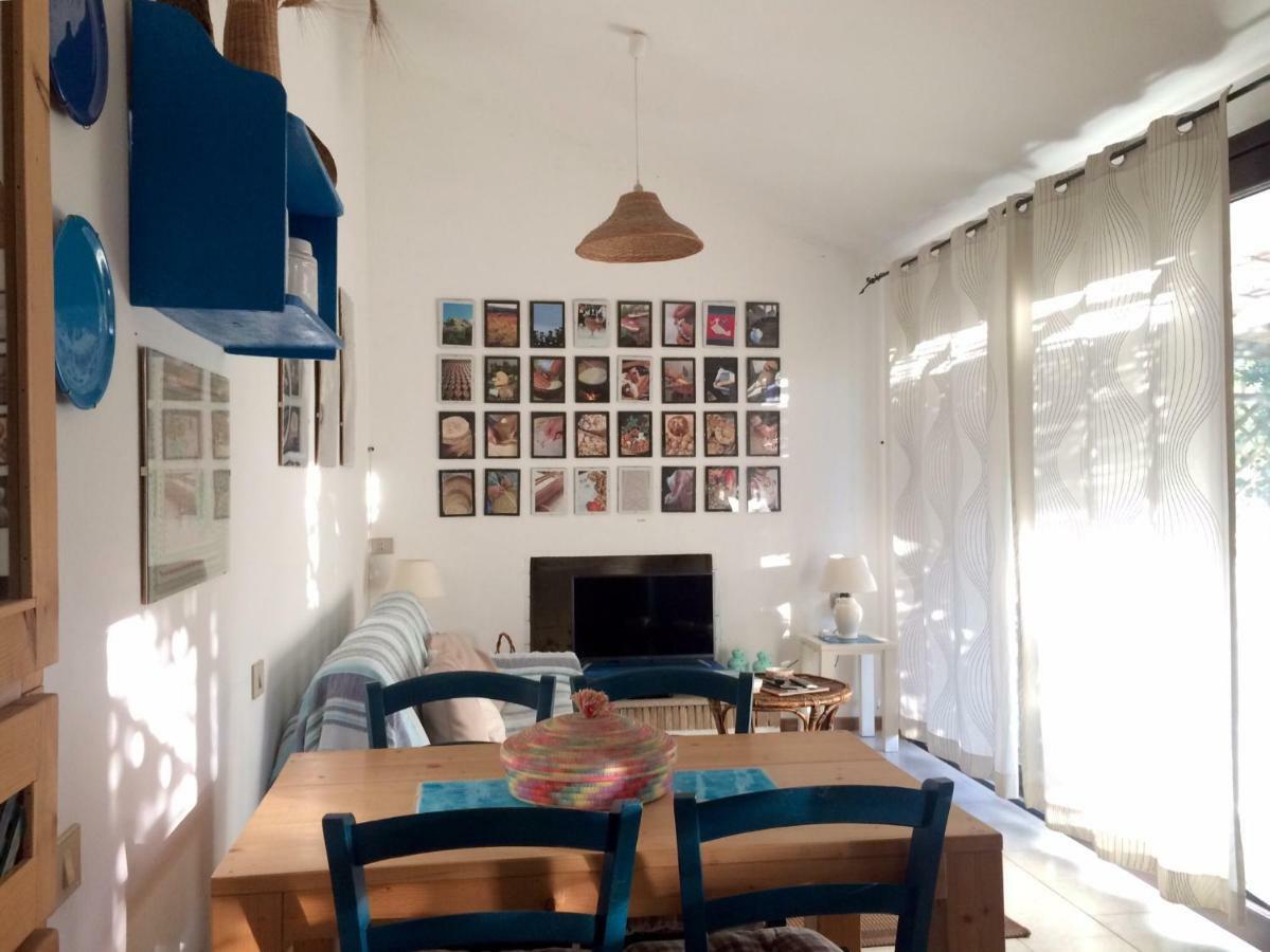 Casa Del Mirto Bianco Villa Chia Eksteriør billede